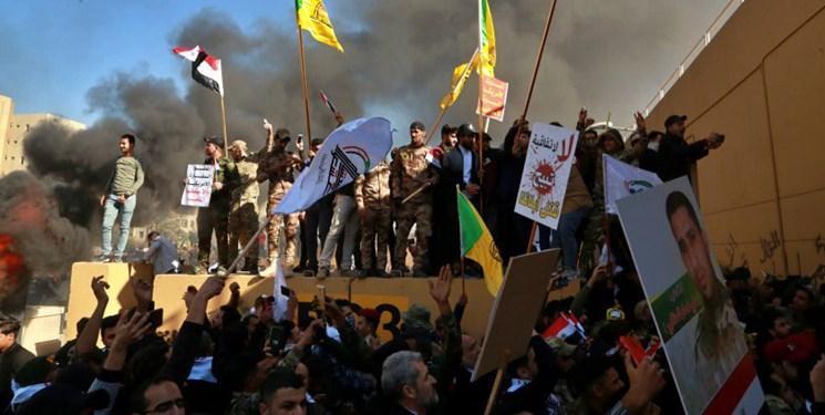 ادامه اعتراضات مقابل سفارت آمریکا در بغداد؛ ورودی دوم نیز آتش گرفت