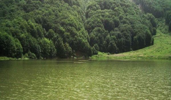 طبیعت شگفت انگیز دریاچه یسان یا ویستان در رودبار