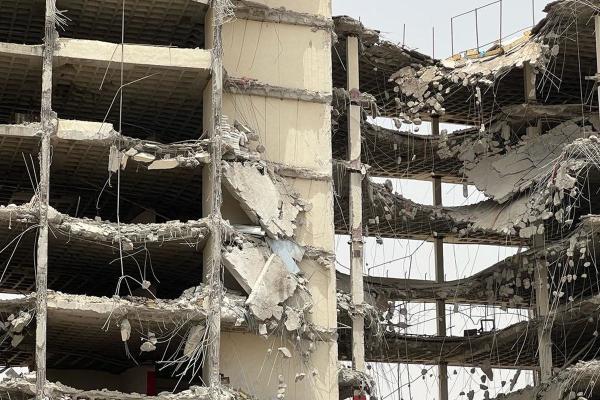 شرق: فاجعه متروپل آبادان با بگیر و ببند درست نمی شود شرق: فاجعه متروپل آبادان با بگیر و ببند درست نمی شود